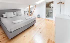 Room Lusiadas With Private Bathroom